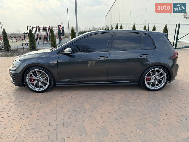 Хетчбек Volkswagen Golf GTI 2016 в Києві
