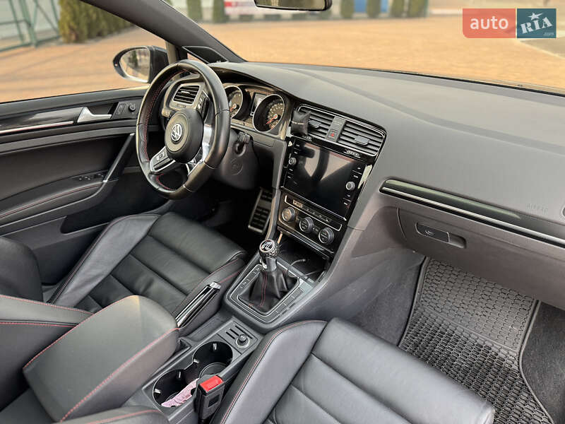 Хетчбек Volkswagen Golf GTI 2016 в Києві