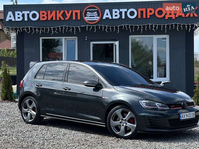 Хетчбек Volkswagen Golf GTI 2014 в 