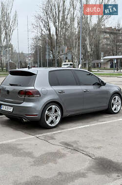 Хэтчбек Volkswagen Golf GTI 2011 в 