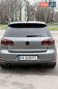 Хэтчбек Volkswagen Golf GTI 2011 в 