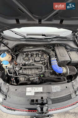 Хэтчбек Volkswagen Golf GTI 2011 в 