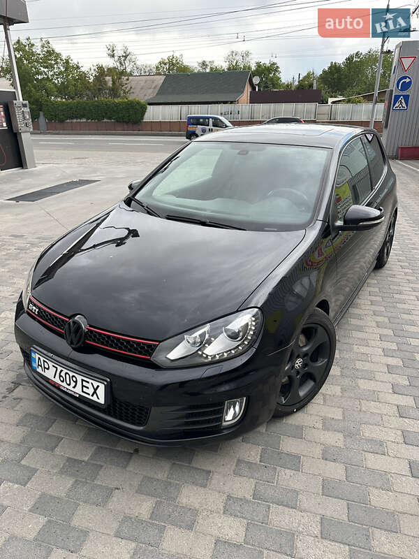 Хэтчбек Volkswagen Golf GTI 2011 в 