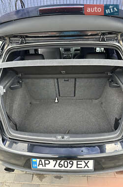 Хэтчбек Volkswagen Golf GTI 2011 в 