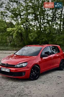 Хетчбек Volkswagen Golf GTI 2012 в 