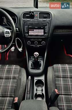 Хетчбек Volkswagen Golf GTI 2012 в 