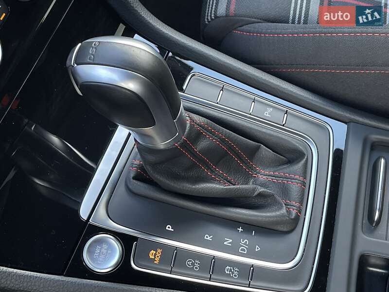 Хетчбек Volkswagen Golf GTI 2017 в Києві