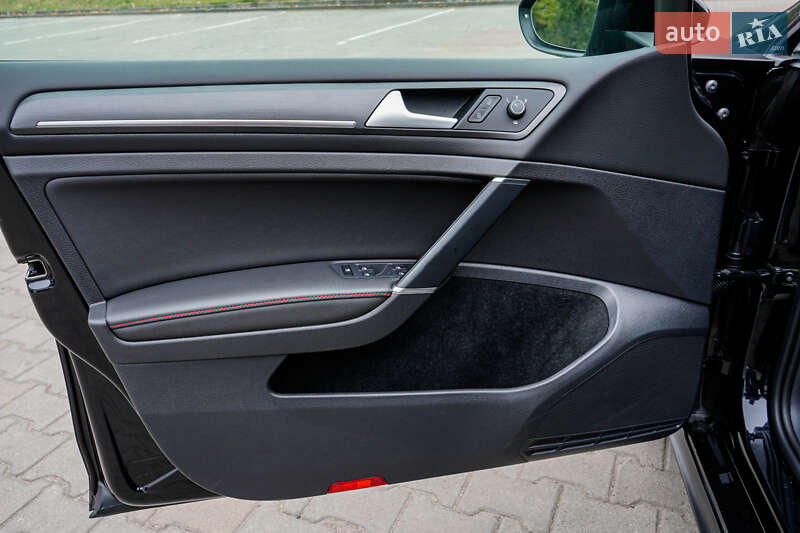 Хэтчбек Volkswagen Golf GTI 2019 в Житомире