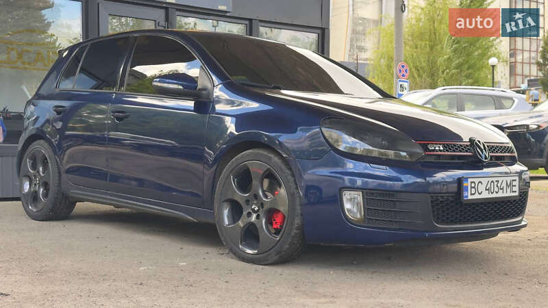 Хэтчбек Volkswagen Golf GTI 2011 в 