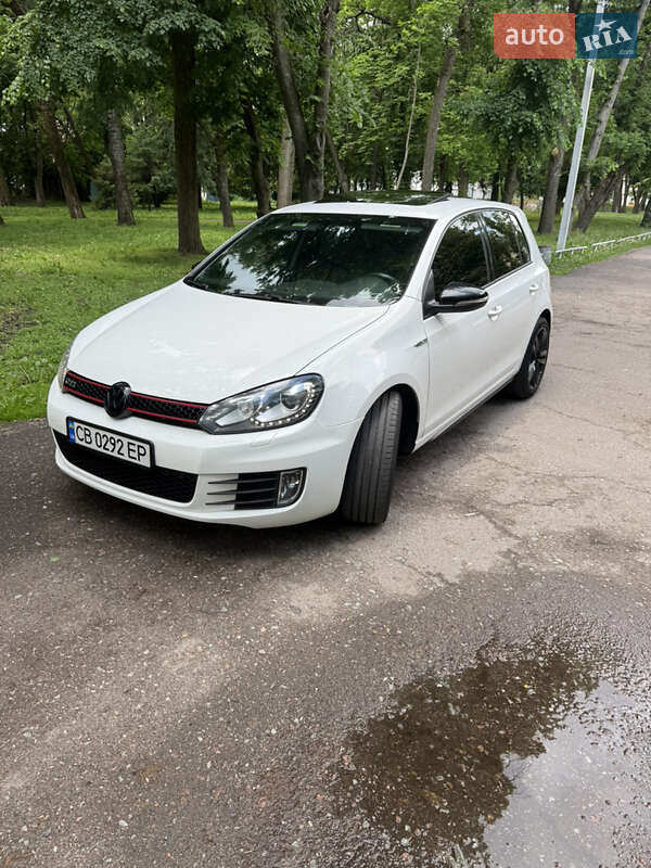 Хэтчбек Volkswagen Golf GTI 2011 в 