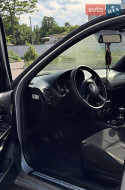 Хэтчбек Volkswagen Golf GTI 2001 в 