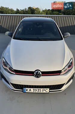 Хэтчбек Volkswagen Golf GTI 2017 в Киеве