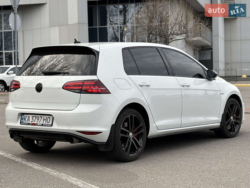 Хэтчбек Volkswagen Golf GTI 2016 в Киеве