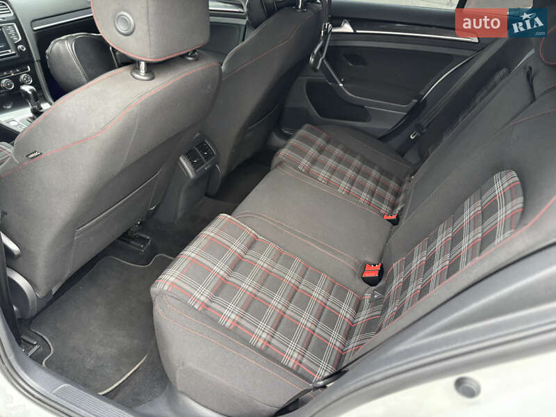 Хэтчбек Volkswagen Golf GTI 2016 в Киеве