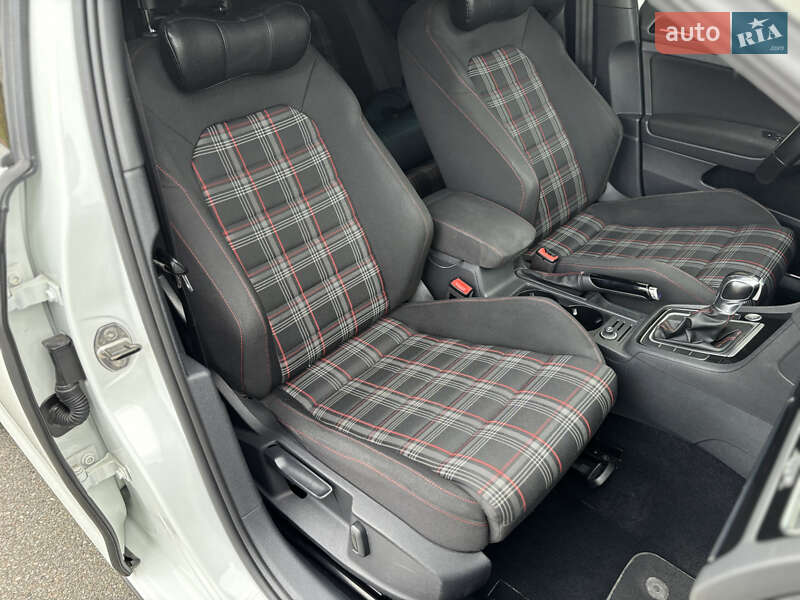 Хэтчбек Volkswagen Golf GTI 2016 в Киеве