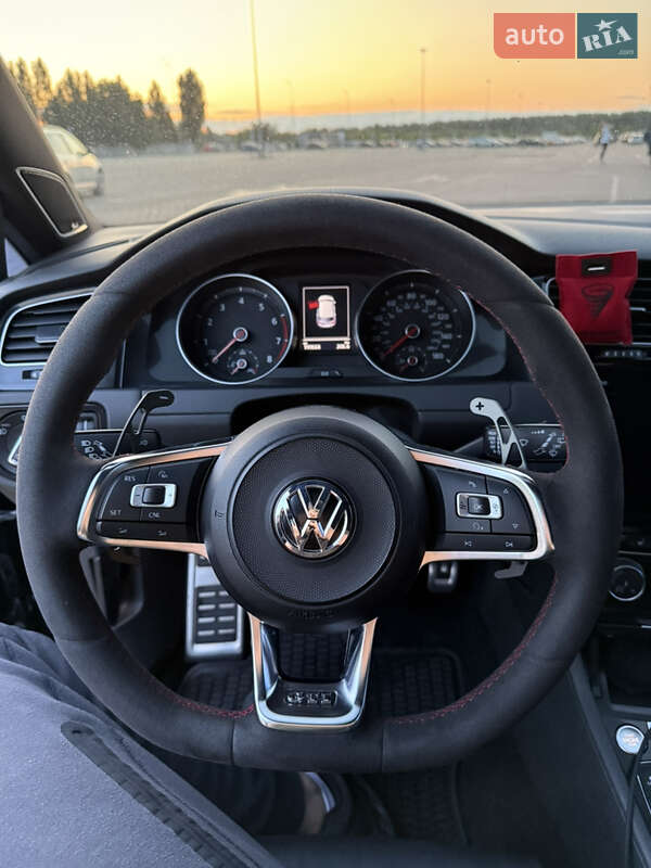 Хетчбек Volkswagen Golf GTI 2016 в Києві
