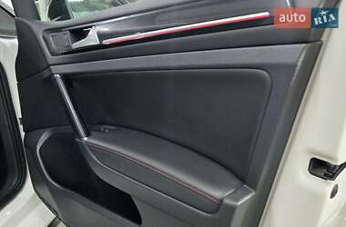 Хетчбек Volkswagen Golf GTI 2015 в 