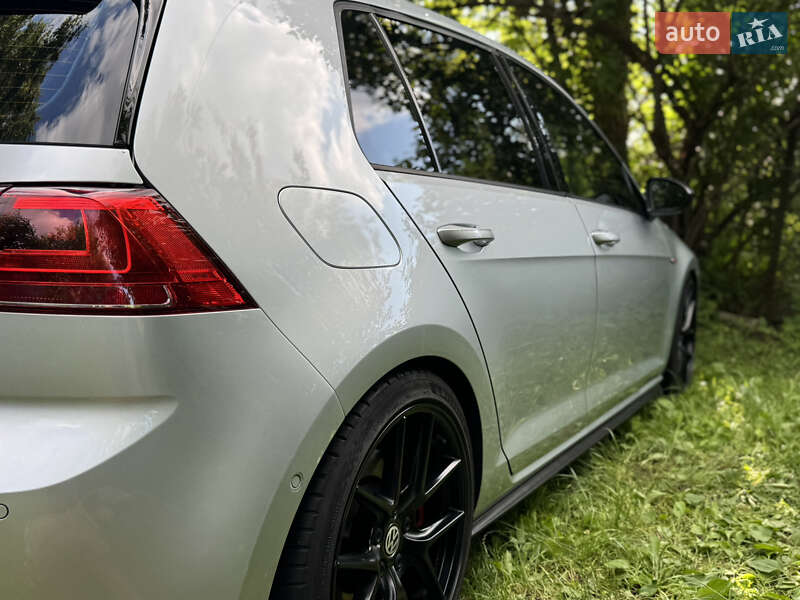 Хетчбек Volkswagen Golf GTI 2017 в Києві