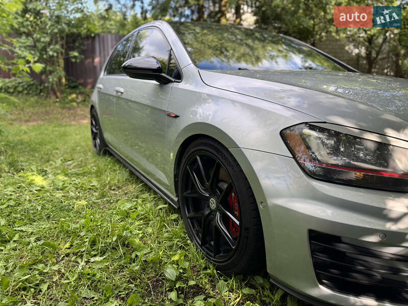 Хетчбек Volkswagen Golf GTI 2017 в Києві