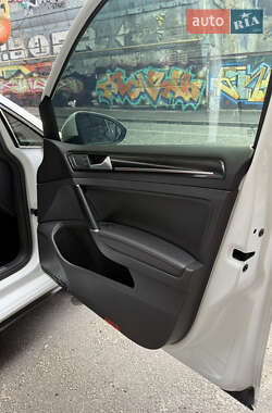 Хэтчбек Volkswagen Golf GTI 2014 в 