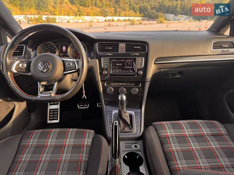 Хетчбек Volkswagen Golf GTI 2015 в Києві