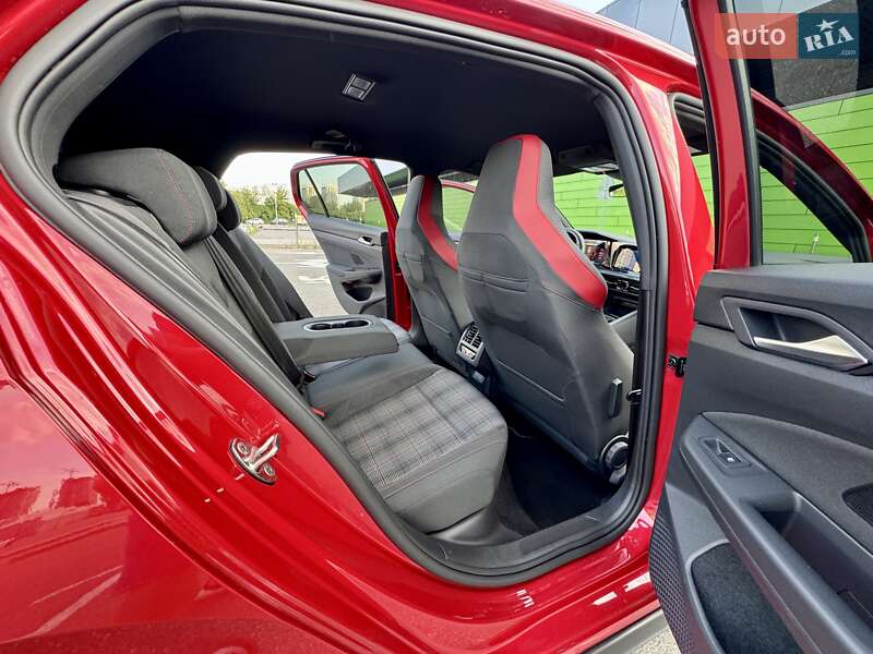 Хэтчбек Volkswagen Golf GTI 2021 в Киеве