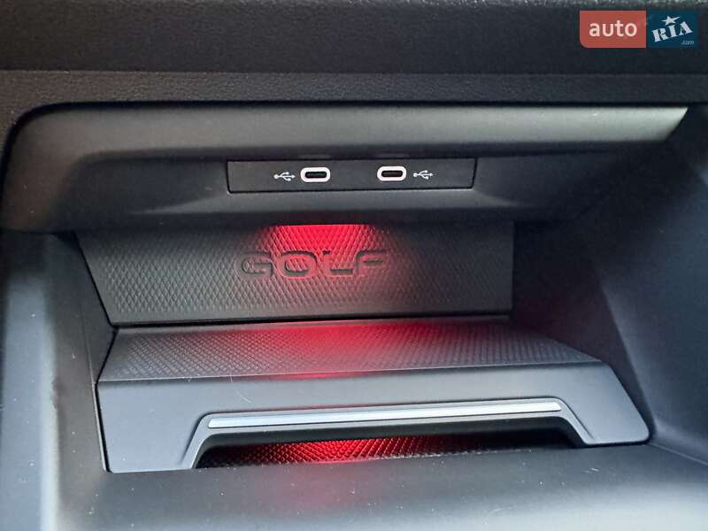 Хэтчбек Volkswagen Golf GTI 2021 в Киеве