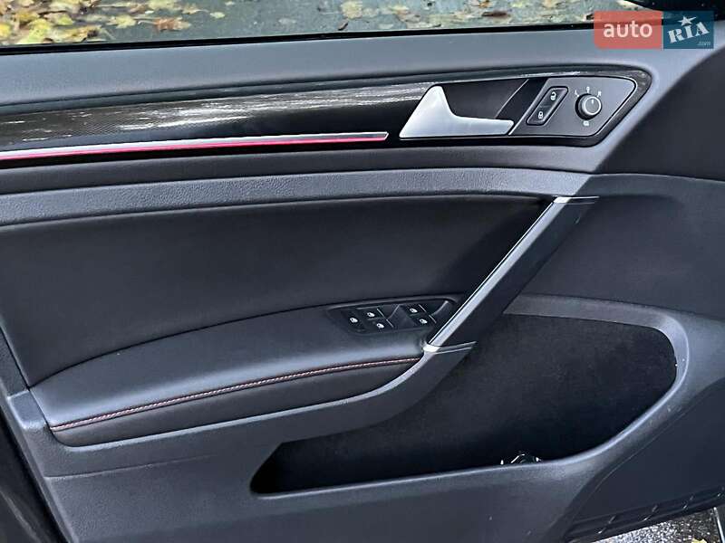 Хэтчбек Volkswagen Golf GTI 2016 в Киеве фото 16 Хэтчбек Volkswagen Golf GTI 2016 в Киеве