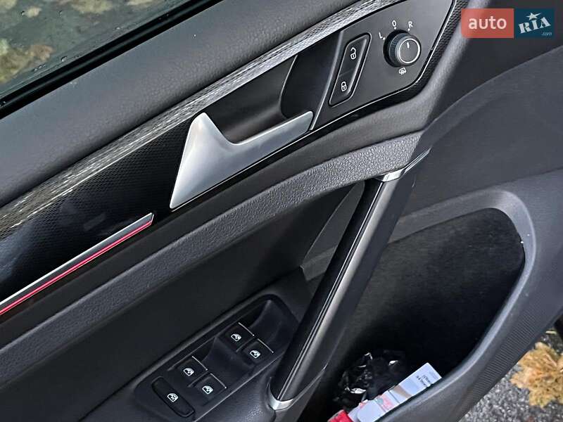 Хэтчбек Volkswagen Golf GTI 2016 в Киеве фото 18 Хэтчбек Volkswagen Golf GTI 2016 в Киеве