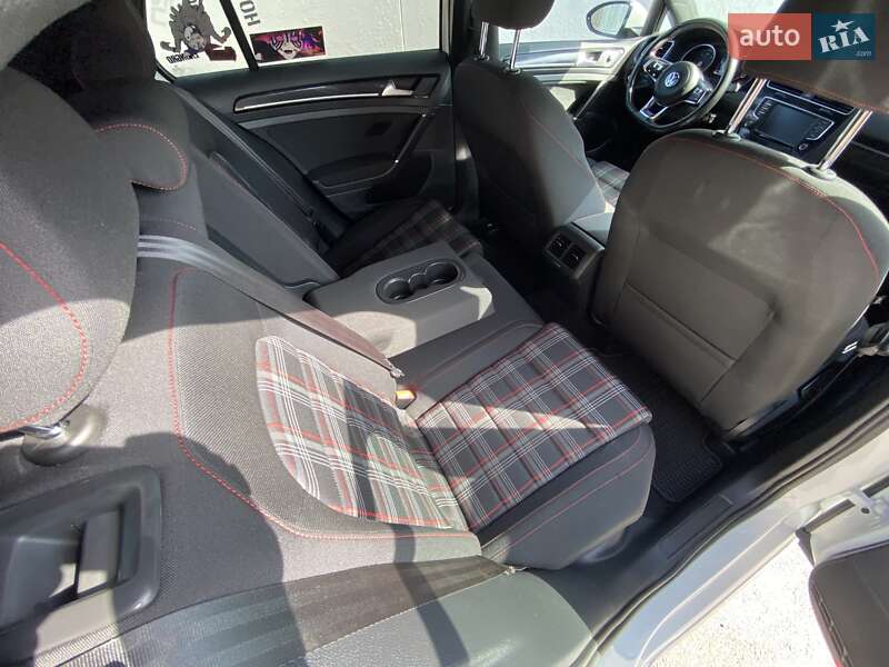 Хэтчбек Volkswagen Golf GTI 2016 в Киеве фото 10 Хэтчбек Volkswagen Golf GTI 2016 в Киеве