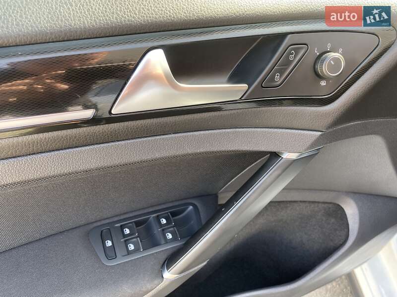Хэтчбек Volkswagen Golf GTI 2016 в Киеве фото 21 Хэтчбек Volkswagen Golf GTI 2016 в Киеве