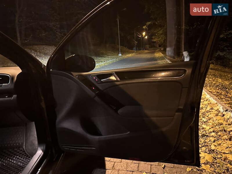 Хэтчбек Volkswagen Golf GTI 2012 в Черновцах