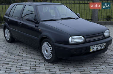 Хэтчбек Volkswagen Golf GTI 1997 в Стрые