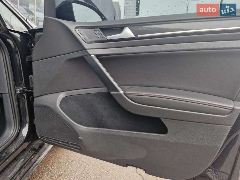 Хэтчбек Volkswagen Golf GTI 2016 в Киеве фото 16 Хэтчбек Volkswagen Golf GTI 2016 в Киеве