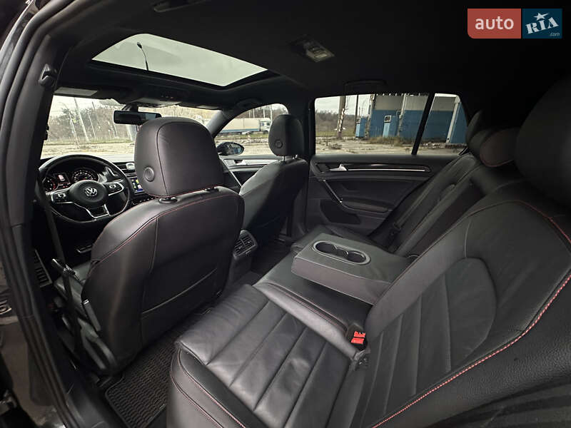 Хэтчбек Volkswagen Golf GTI 2017 в Киеве