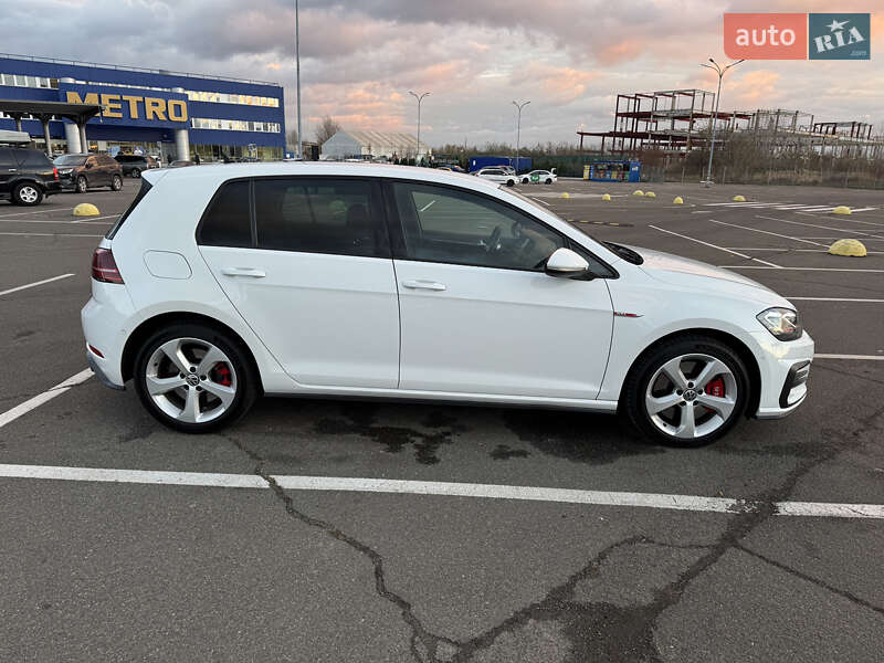 Хэтчбек Volkswagen Golf GTI 2019 в Киеве