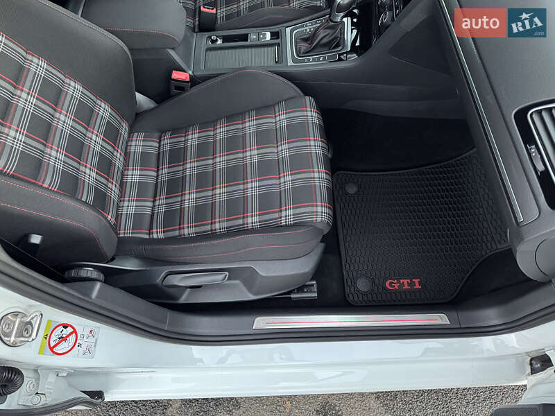 Хэтчбек Volkswagen Golf GTI 2019 в Киеве