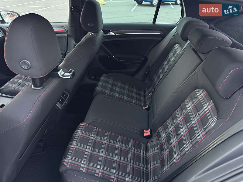 Хэтчбек Volkswagen Golf GTI 2019 в Киеве