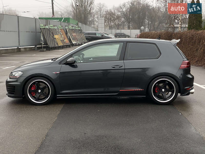 Хэтчбек Volkswagen Golf GTI 2015 в Киеве