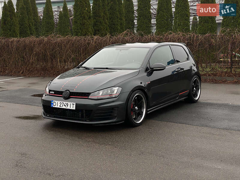 Хэтчбек Volkswagen Golf GTI 2015 в Киеве