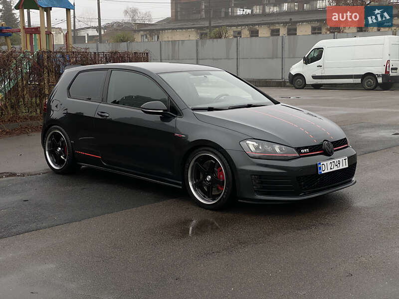 Хэтчбек Volkswagen Golf GTI 2015 в Киеве