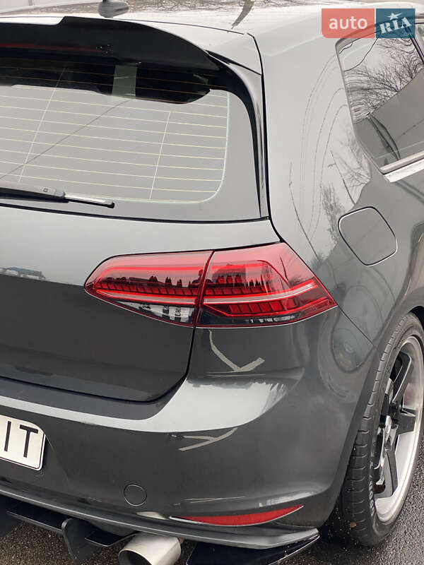 Хэтчбек Volkswagen Golf GTI 2015 в Киеве