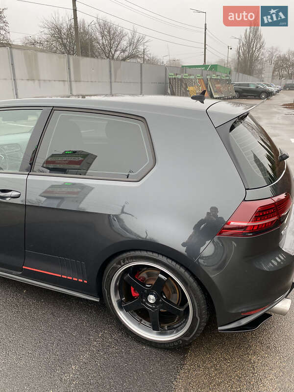 Хэтчбек Volkswagen Golf GTI 2015 в Киеве