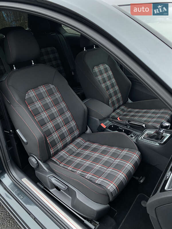 Хэтчбек Volkswagen Golf GTI 2015 в Киеве