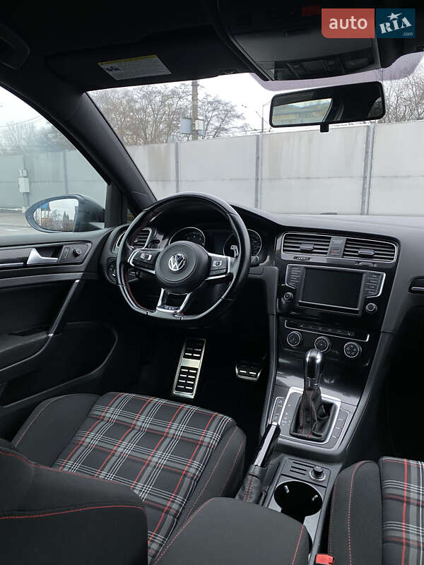Хэтчбек Volkswagen Golf GTI 2015 в Киеве