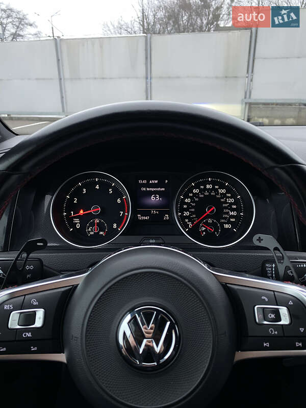 Хэтчбек Volkswagen Golf GTI 2015 в Киеве
