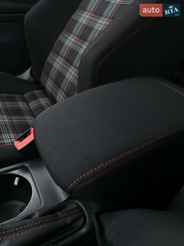 Хэтчбек Volkswagen Golf GTI 2015 в Киеве