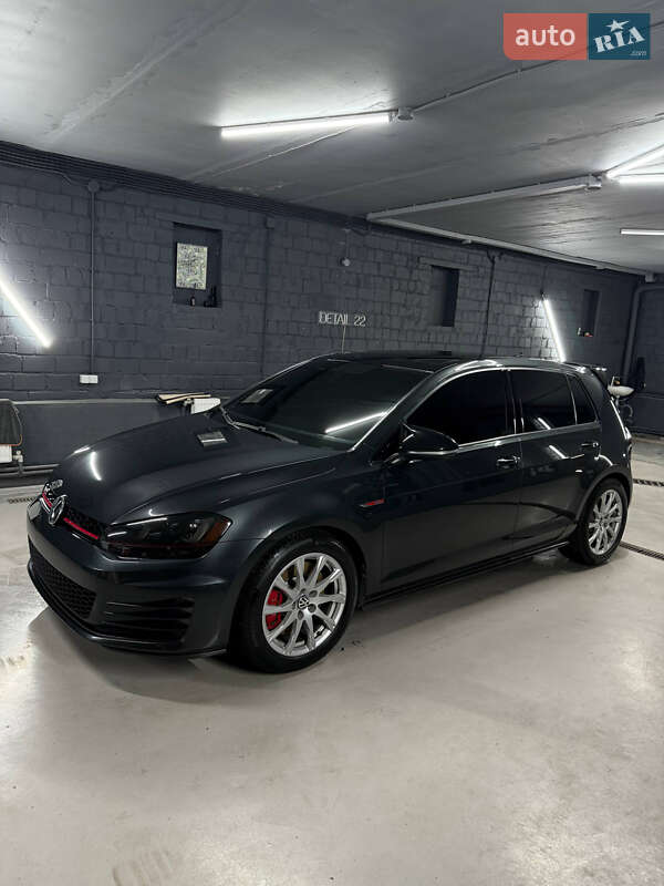 Хэтчбек Volkswagen Golf GTI 2016 в Киеве