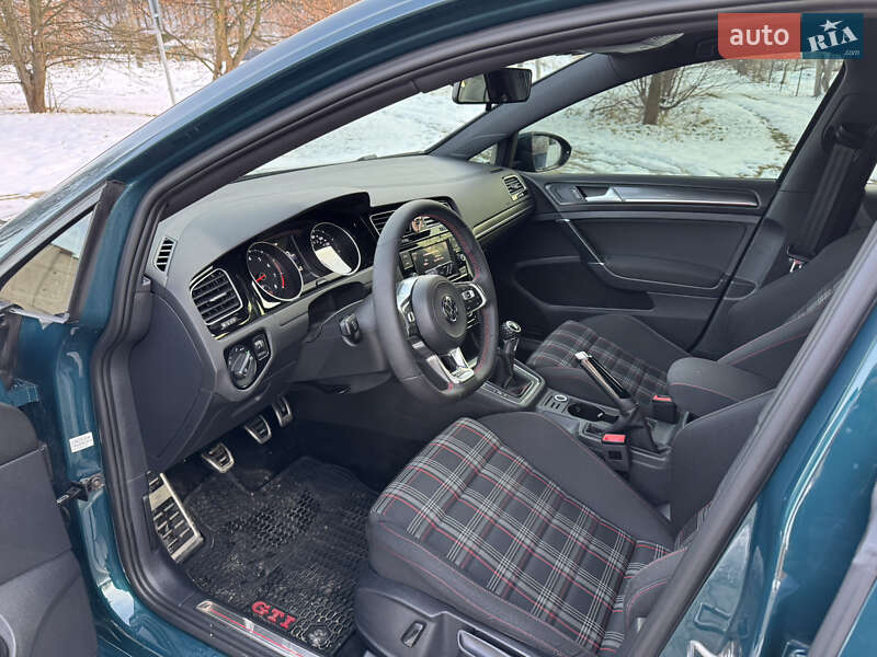 Хэтчбек Volkswagen Golf GTI 2018 в Львове
