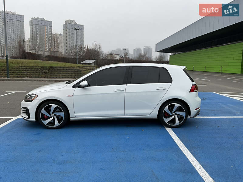 Хэтчбек Volkswagen Golf GTI 2020 в Киеве